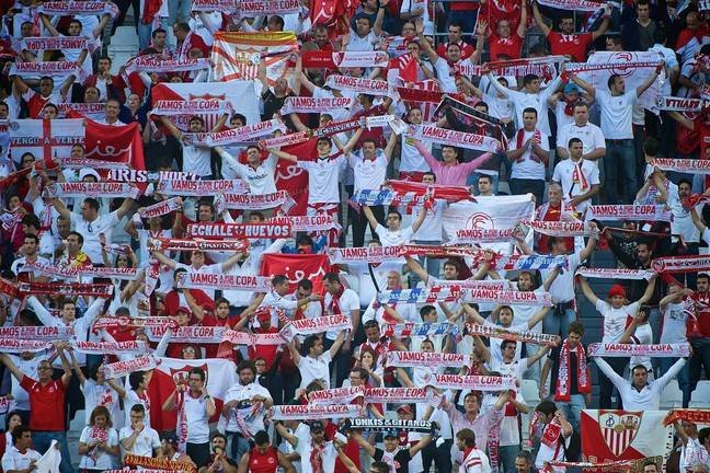 General view showing Sevilla fans pictured ahead of the UEFA Europa League match at Juventus Stadium, Turin
Picture by Ian Wadkins/Focus Images Ltd +44 7877 568959
14/05/2014