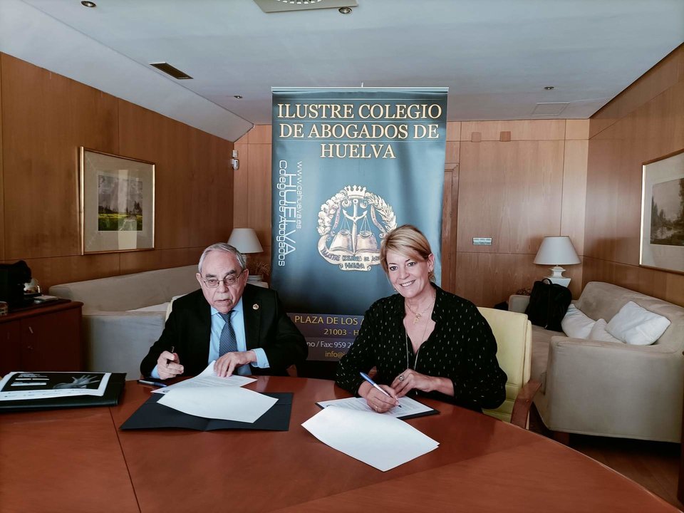 Firma entre el Puerto de Huelva y el Ilustre Colegio de Abogados