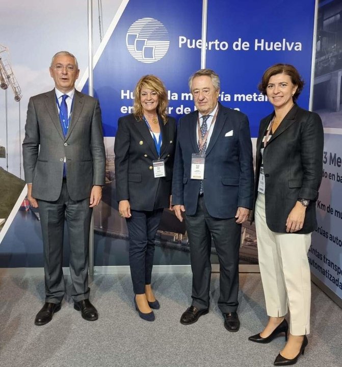 Salón Internacional de la Minería, delegación del Puerto de Huelva, recibida por Javier Targhetta.