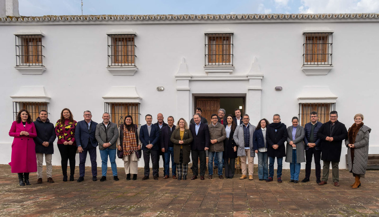 'Cumbre' de alcaldes y alcaldesas con el equipo de gobierno de la Diputación en Huerto Ramírez