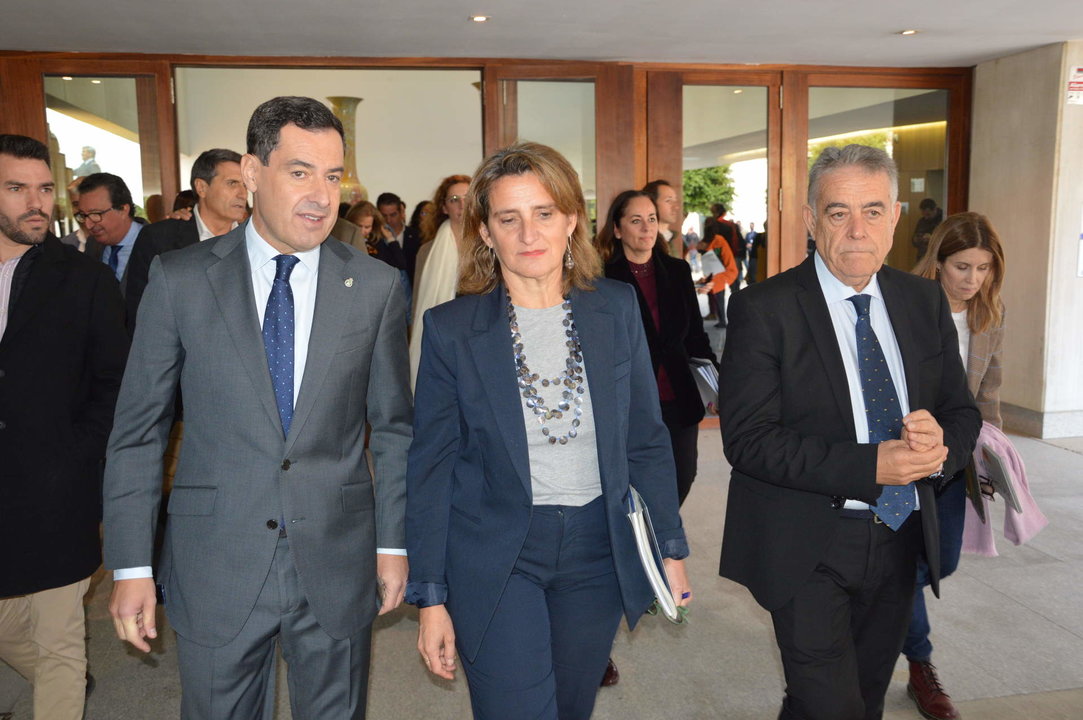 Francisco Bella, junto a la ministra Ribera y el presidente Juanma Moreno