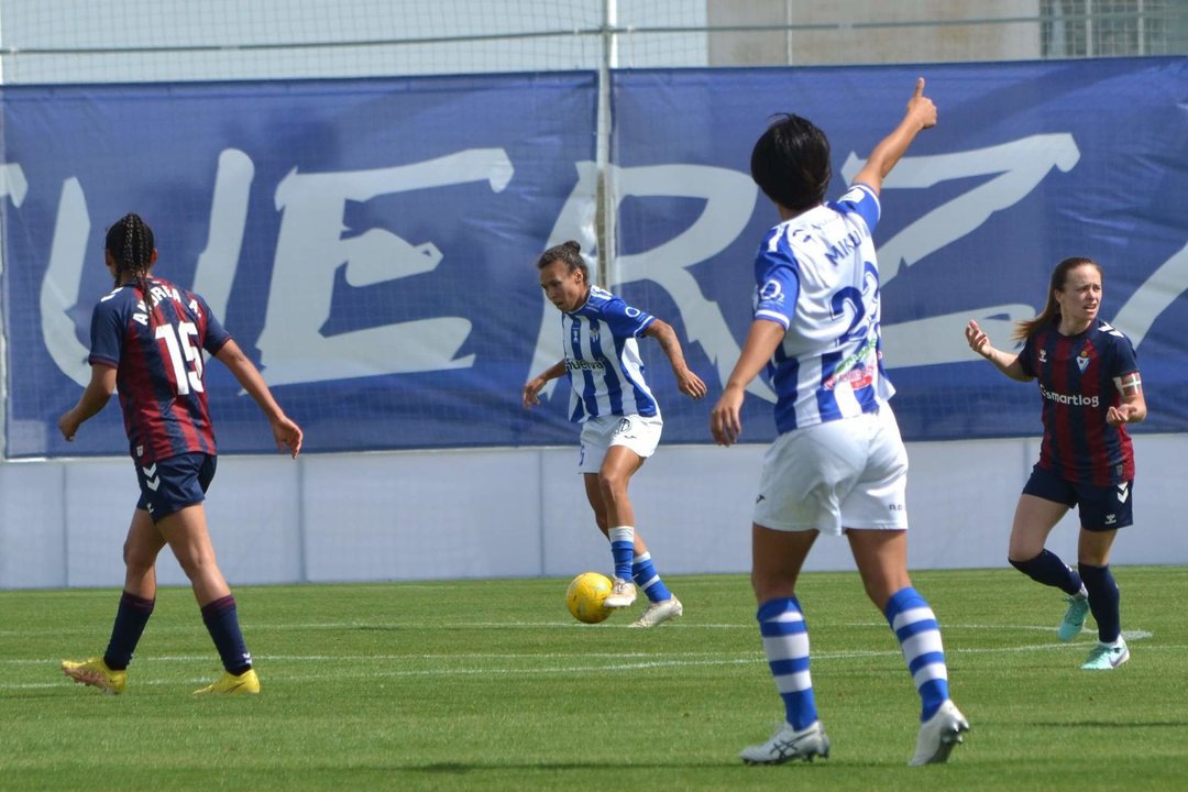 El Sporting de Huelva ante el Eibar.