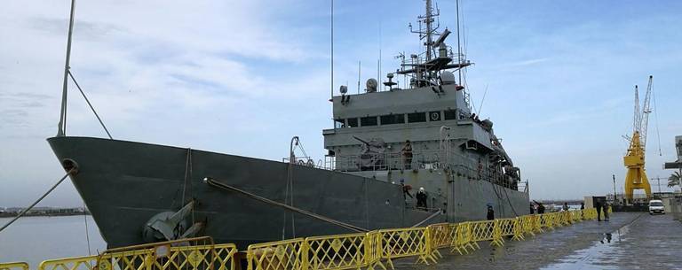 La Armada presume de navío en Huelva