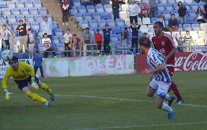 La fe de Ernesto rescata al Recre de la zozobra (1-1)