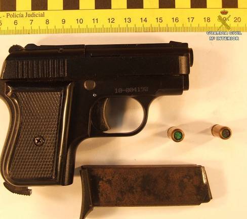 Sancionan a un Policía al que le robaron el arma dentro de la comisaría de Huelva