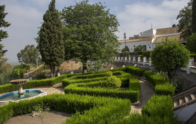 El Santuario de la Cinta luce su mejor cara para las Fiestas Patronales