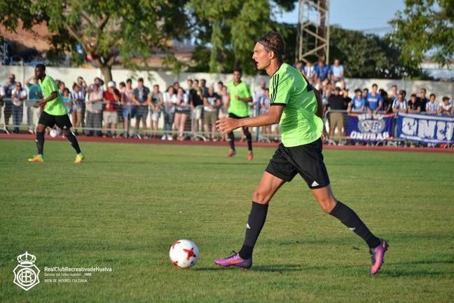 Un goleador inesperado a falta de delanteros