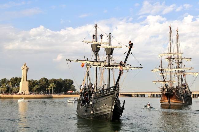 Huelva recibe a 4 navíos de leyenda junto al Monumento a la Fe Descubridora