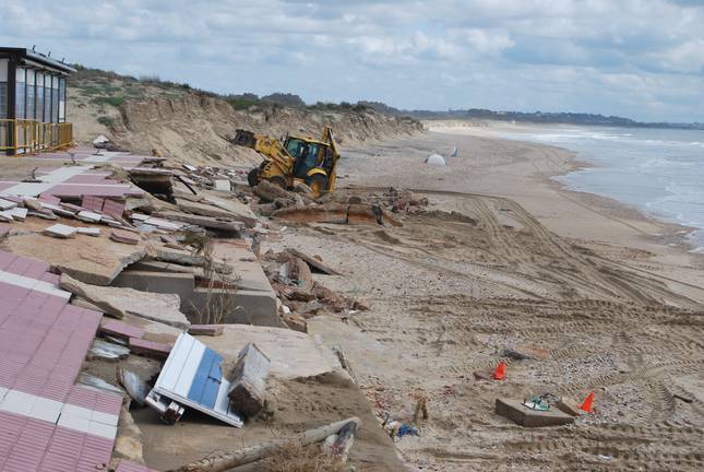 El Gobierno retrasa aún más las obras en las playas y exige otros puntos de acopio de arena