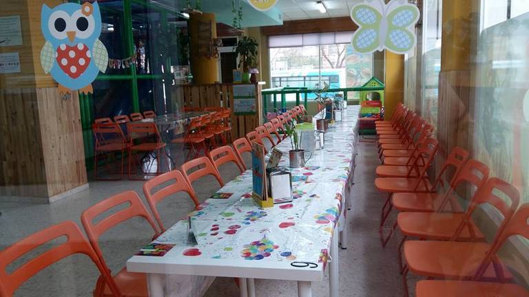 Una reyerta entre dos familias en un parque de bolas infantil acaba con al menos seis heridos