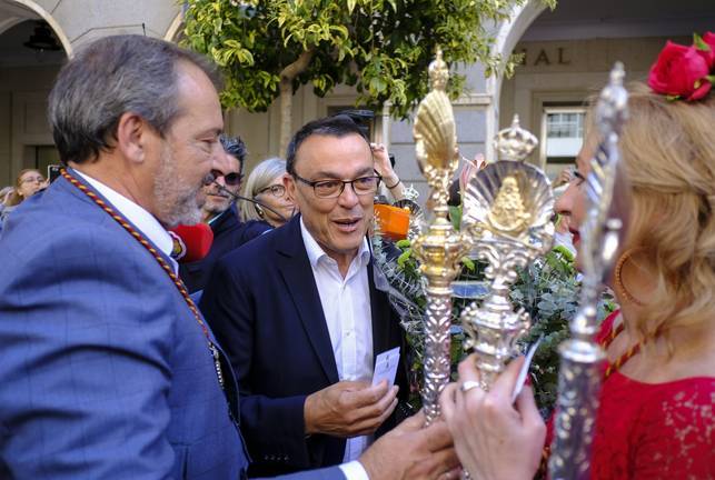 El presidente de Diputación despide a Emigrantes y les desea un buen camino y feliz Rocío