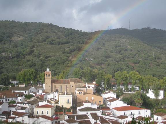 Almonaster luce sus encantos en el Día de los Pueblos más Bonitos de España