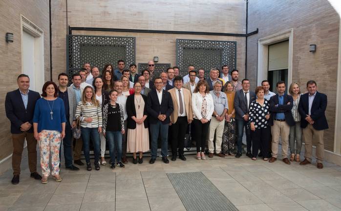 El pacto por la llegada del AVE a Huelva recaba la firma de 58 alcaldes
