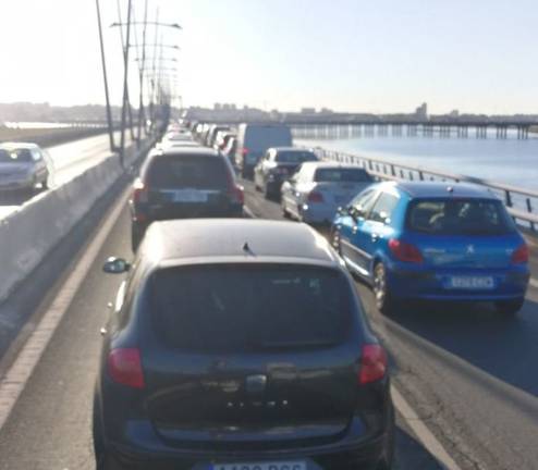 Vecinos de Aljaraque exigen medidas contra el “caos” en el Puente del Odiel por las obras