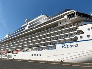 El Muelle Sur del Puerto de Huelva recibe al crucero MS Riviera