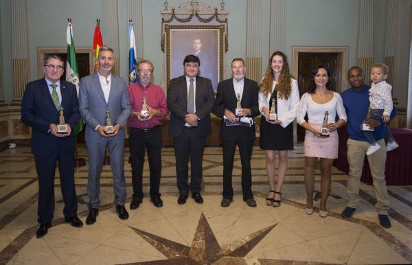 El Ayuntamiento rinde homenaje a los ocho olímpicos onubenses