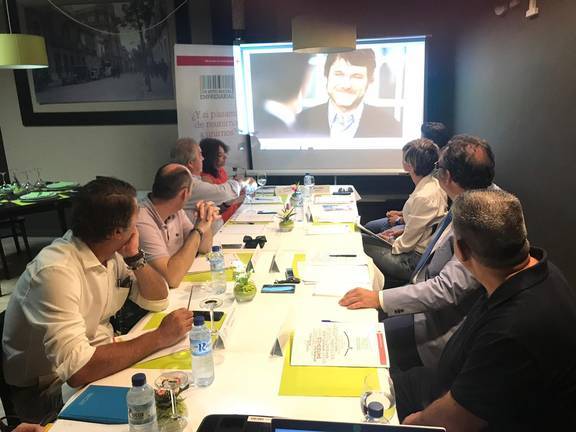 Cruz Roja aborda en una mesa redonda la desigualdad laboral entre hombres y mujeres en Huelva