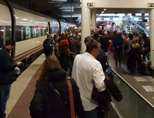 Empresarios de Huelva nombran personas ‘non gratas’ a los responsables de Renfe y Adif