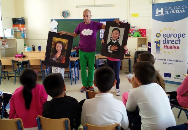 Diputación acerca la Unión Europea a una veintena de colegios a través del Cuentacuentos