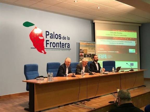Los Regantes de Palos acogen una jornada sobre riego de berries del Ifapa