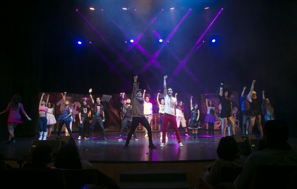 Amitea lleva ‘Me cuesta tanto olvidarte’ al Teatro del Mar de Punta Umbría