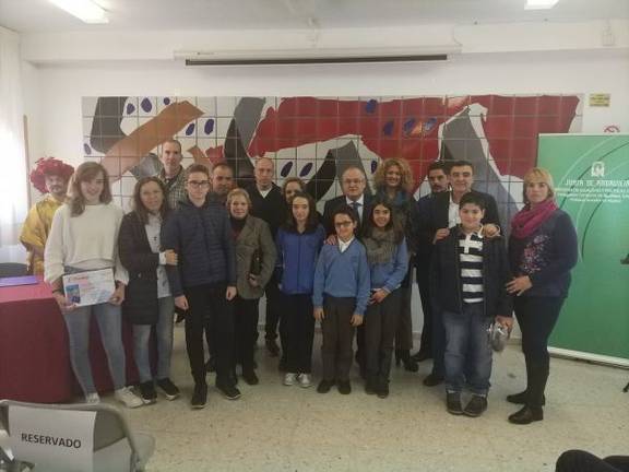 La Junta premia los mejores relatos de alumnos de Huelva sobre solidaridad