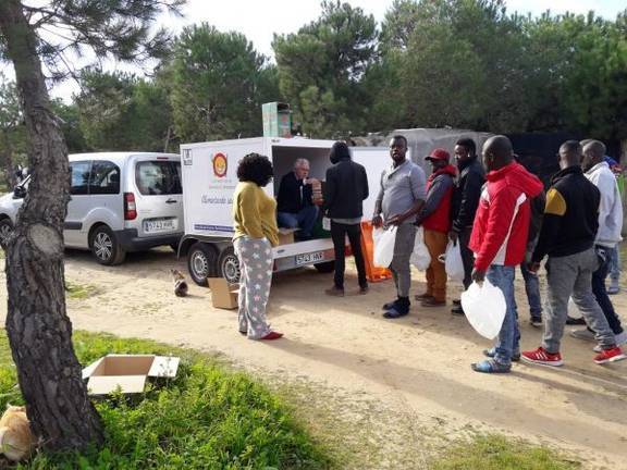 Más de 400 personas disfrutan de su cena de Fin de Año gracias a la solidaridad de Huelva