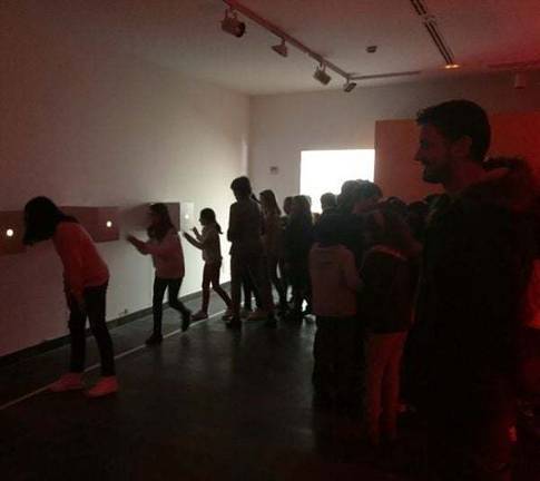 Cientos de personas visitan la exposición Nictofilia de Carlos Dovao y Pazajero Z