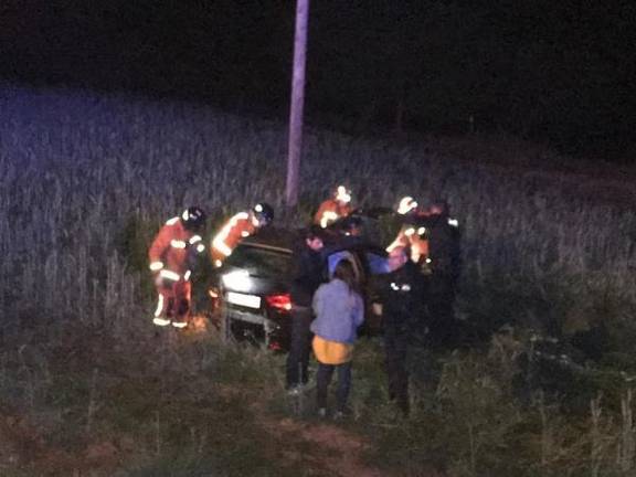 Bomberos, Policía Local de Lepe y Emergencias intervienen en un accidente en la N-431
