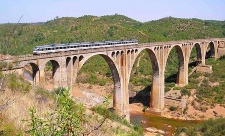 Puente de la línea Zafra-Huelva.