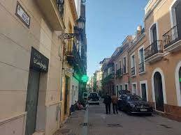 Calle Rico de Huelva el día del abandono del bebé.