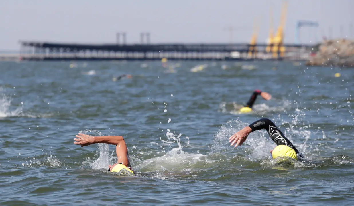 Triatlon en el Puerto de Huelva, actividad social y deportiva.
