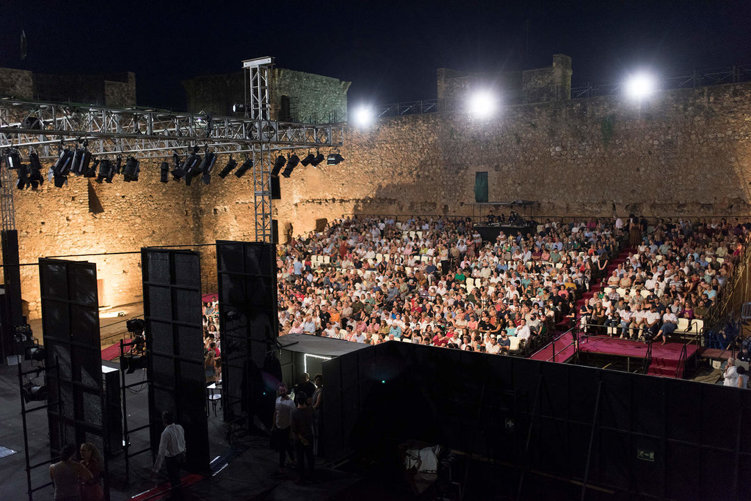 El Castillo de los Guzman acogió un año más el prestigioso Festival de Teatro y Danza de Niebla