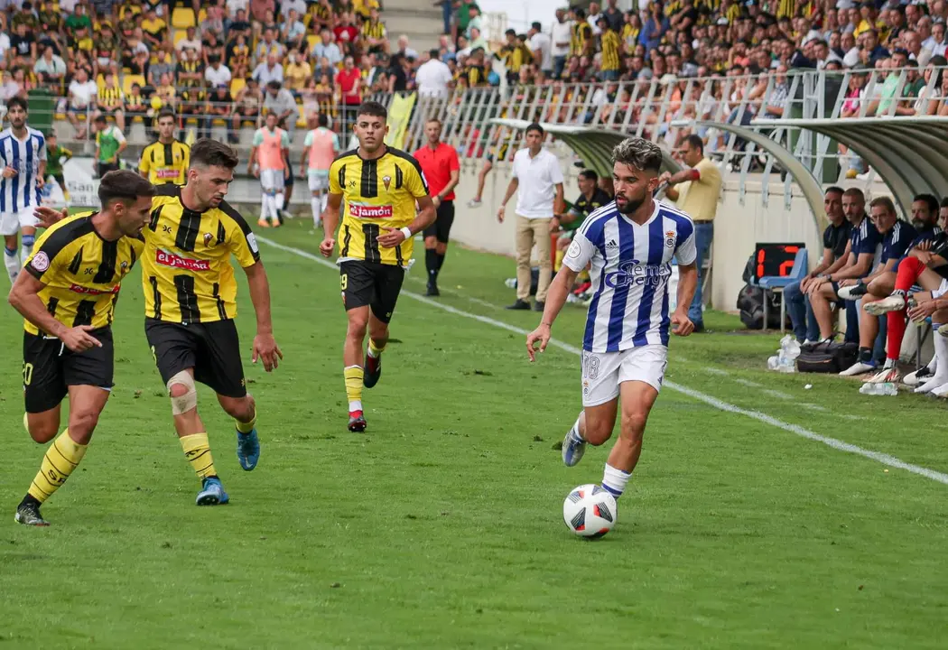 Arjona lleva un ataque el Recre en el erbi ante el San Roque.