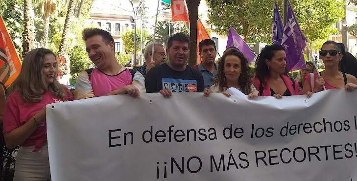 Marcos Toti, en el centro, participa en una concentración de CCOO