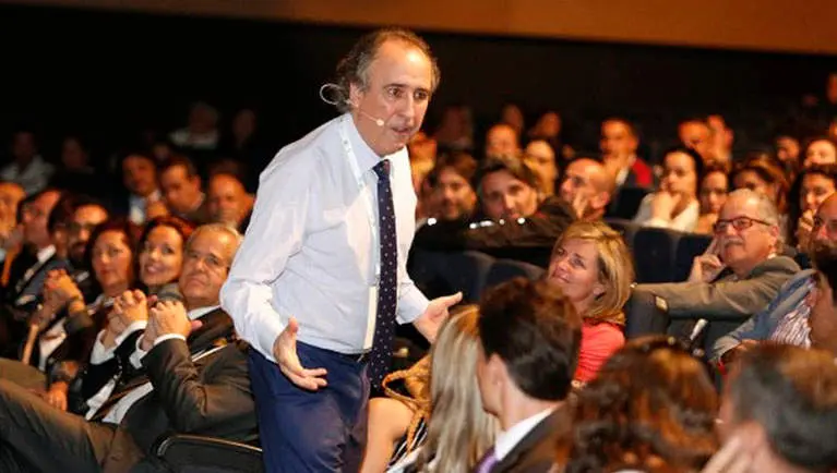 Emilio Duró en una de sus conferencias