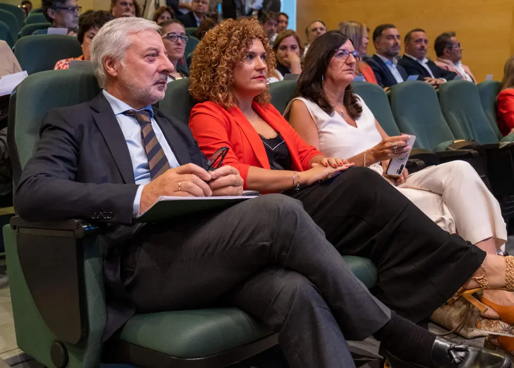 José Blanco junto a la presidenta de la Diputación.
