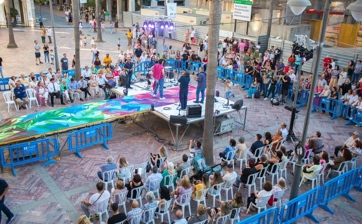 Multitud de propuestas culturales dinamizan las calles del centro de Huelva