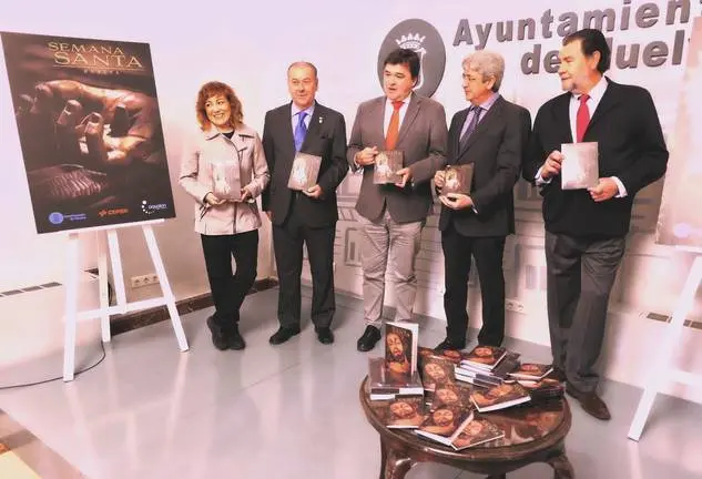 Presentación de la nueva Guía de la Semana Santa. / Ayto. Huelva