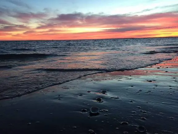 LA MAR ACARICIA LA ARENA- Blinda Rodr&iacute;guez Coronado