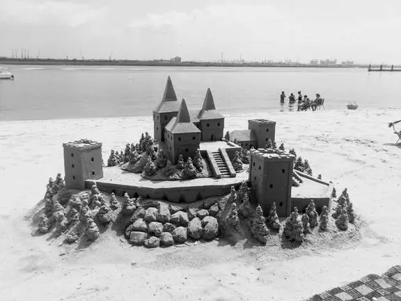 UN CASTILLO EN LA ARENA - Jos&eacute; Gabriel &Aacute;lvarez