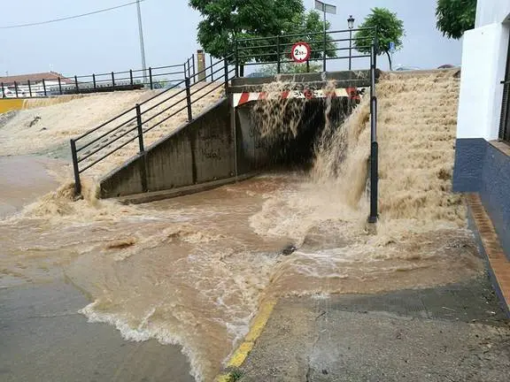  El agua baja por el Puente de la Charca, Valverde