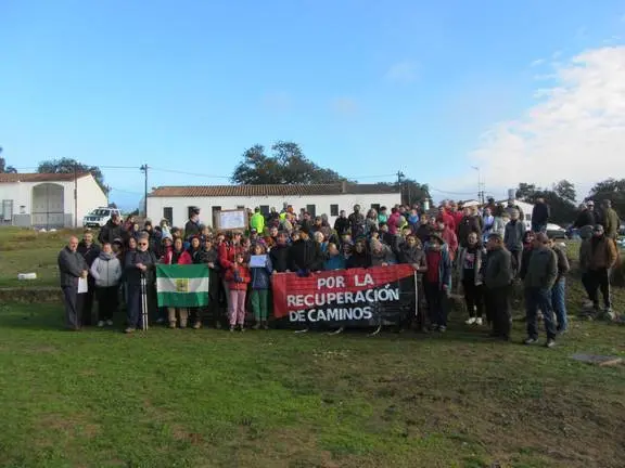 Manifestación camino público usurpado en Santa Eulali