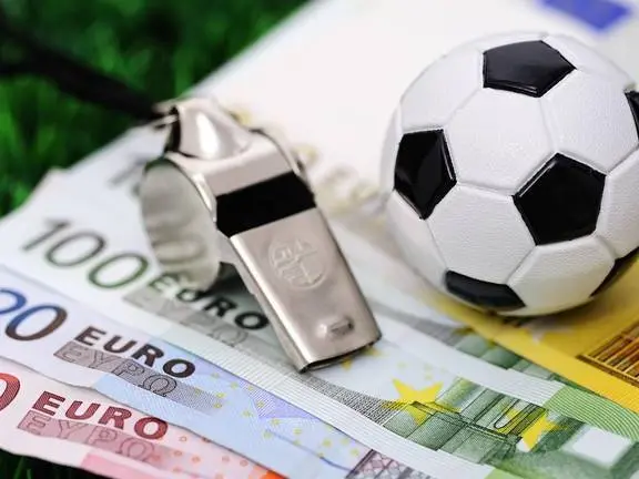 Bildnummer: 08503427 Datum: 15.08.2011 Copyright: imago/Imagebroker
Fußball und Schiedsrichterpfeife auf Euroscheinen, Symbolbild Wettskandal iblcof02001604; Fussballwette Objekte xmk x0x 2011 quer Aufmacher auf Bälle Baelle Ball Banknote Banknoten bestechen bestechend bestechende bestechender bestechendes Bestechung Bestechungen besticht close close-up close-ups closeup closeups Euro europäisch europäische europäischer europäisches Europa europaeisch europaeische europaeischer europaeisches Euros Euroschein Euroscheine Euroscheinen finanziell finanzielle finanzieller finanzielles Fußbälle Fußball Fussbälle Fussbaelle Fussball Geld Geldschein Geldscheine innen korrupt korrupte korrupter korruptes Korruption menschenleer Nahaufnahme Nahaufnahmen niemand Papiergeld Pfeife Pfeifen Schein Scheine Schiedsrichter Schiedsrichterpfeife Skandal Skandale Sportwette Sportwetten Studioaufnahme Studioaufnahmen Symbolbild Symbolbilder symbolisch symbolische symbolischer Trillerpfeife Trillerpfeifen und up ups Wetten Wettskandal
Image number 08503427 date 15 08 2011 Copyright imago Imagebroker Football and Referee whistle on Euro slips Symbol image Wettskandal Football bet Objects xmk x0x 2011 horizontal Highlight on Balls Baelle Ball Banknote Banknotes bribe Bestechend bestechendes Bribery captivates Close Close Up Close UPS closeup closeups Euro European Europe European European Europe European europaeischer Europaeisches Euros Euro note Euro notes Euro slips financially financial financial Footballs Football Footballs Football Money Money Cash receipts indoors corrupt corrupt Corruption Human space Close-up Close-ups nobody Pipe Pipes Licence Notes Referees Referee whistle Scandal Scandals Sports bet Sports betting Studio shooting Studio recordings Symbol image Icon images Symbolic symbolic symbolic Whistle Whistles and Up UPS Bets Wettskandal