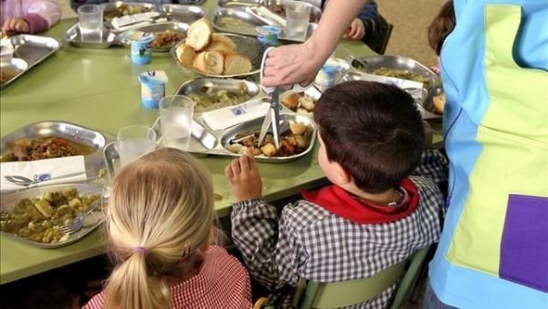 La Junta contrata servicios de catering en los centros escolares