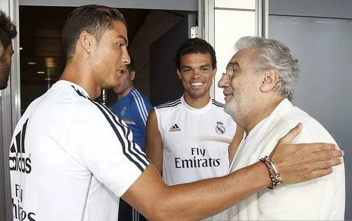 MADRID, SPAIN - JULY 20: Placido Domingo (R) meets Cristiano Ronaldo (L) and Pepe (C) during his visit to the Real Madrid Football Club on July 20, 2013 in Madrid, Spain. (Photo by Antonio Villalba/Real Madrid via Getty Images)