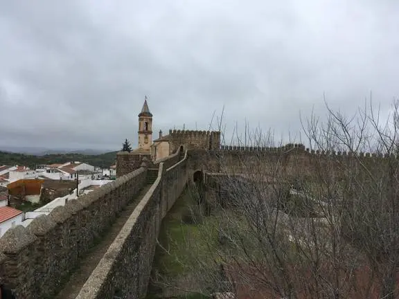 Castillo-Fortaleza de Cumbres Mayores