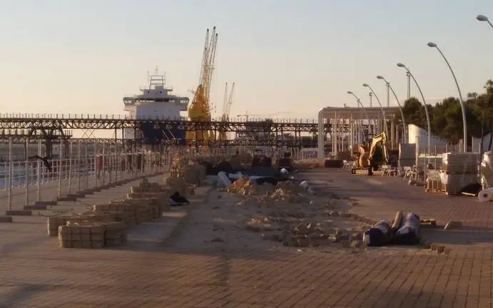 Obras en el Paseo de la Ría de Huelva.