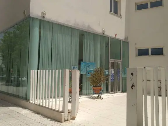 Ventanales en la zona de expedición del DNI.