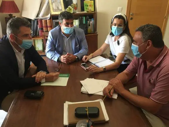 Reunión en la Junta entre Delegación de Agricultura y alcalde de Lucena.